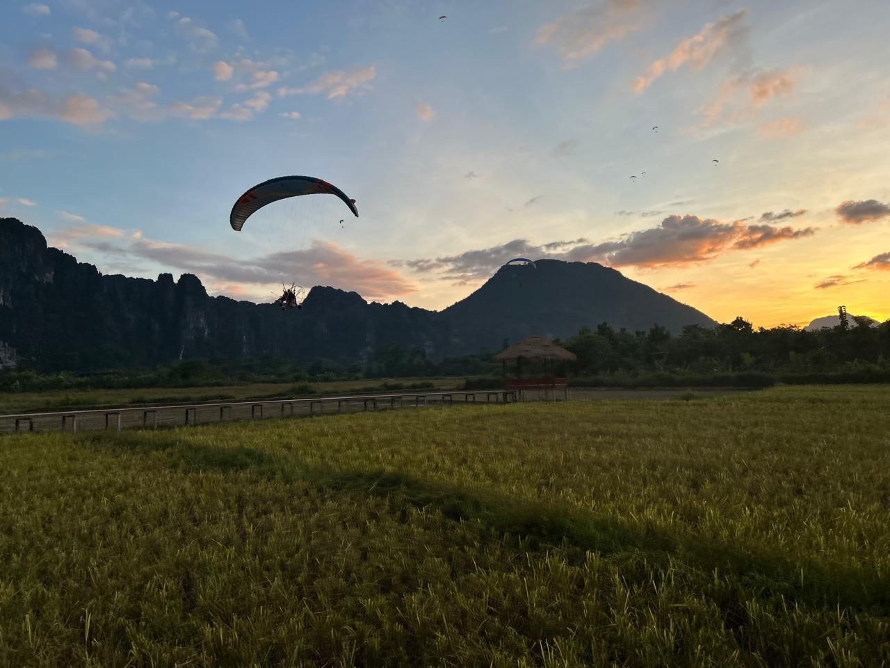 Vang Vieng: Paragliding Experience with Hotel Pickup
