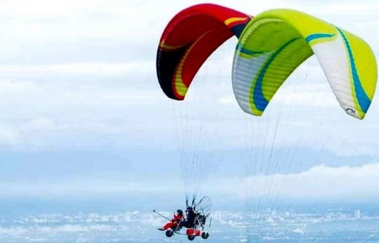 Vang Vieng: Paragliding Experience with Hotel Pickup