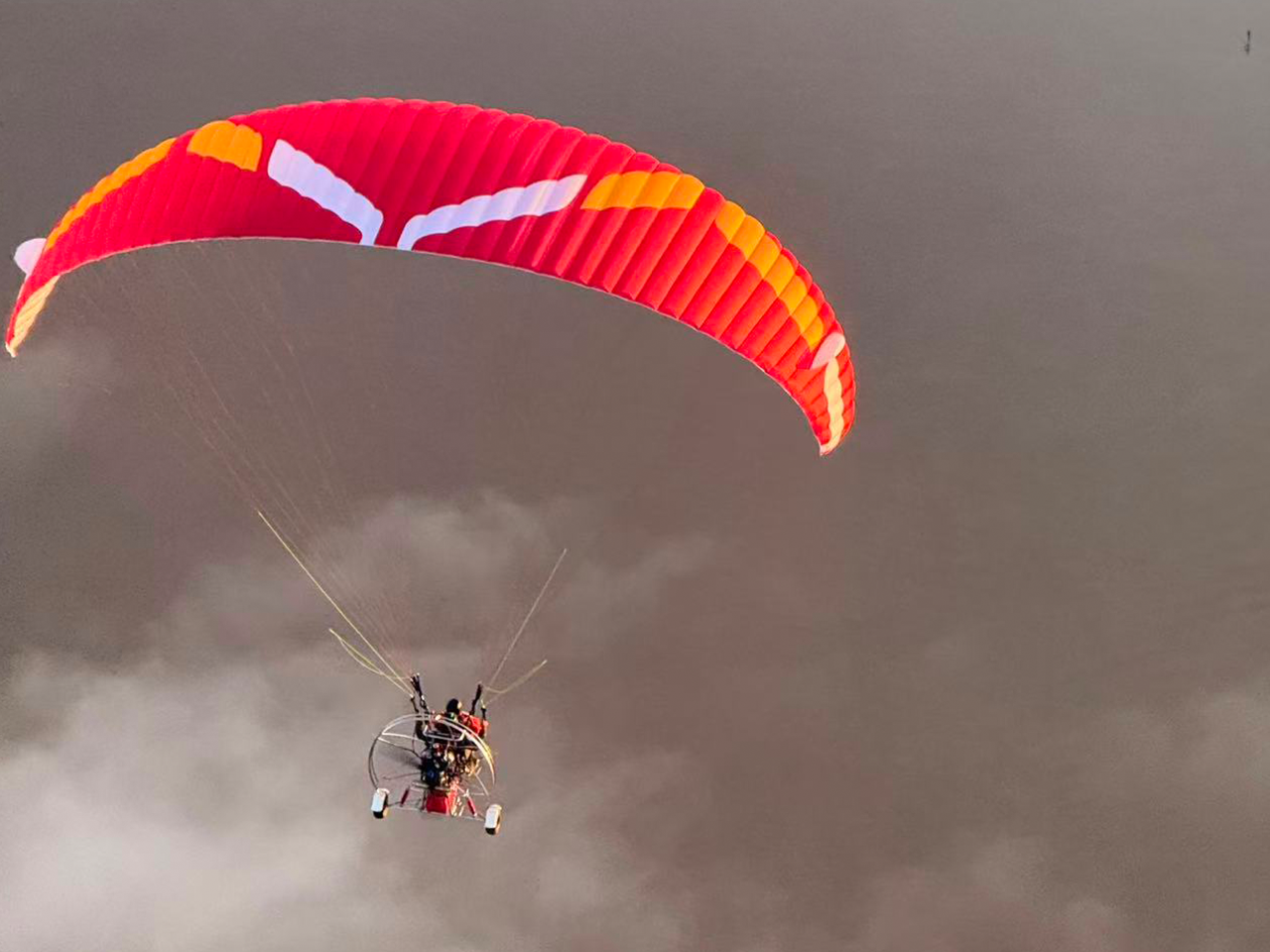 Luang Prabang：Paragliding Flight with Hotel Pickup