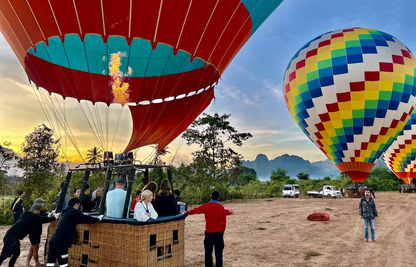 Vang Vieng: Hot Air Balloon Ride with City Hotel Pickup