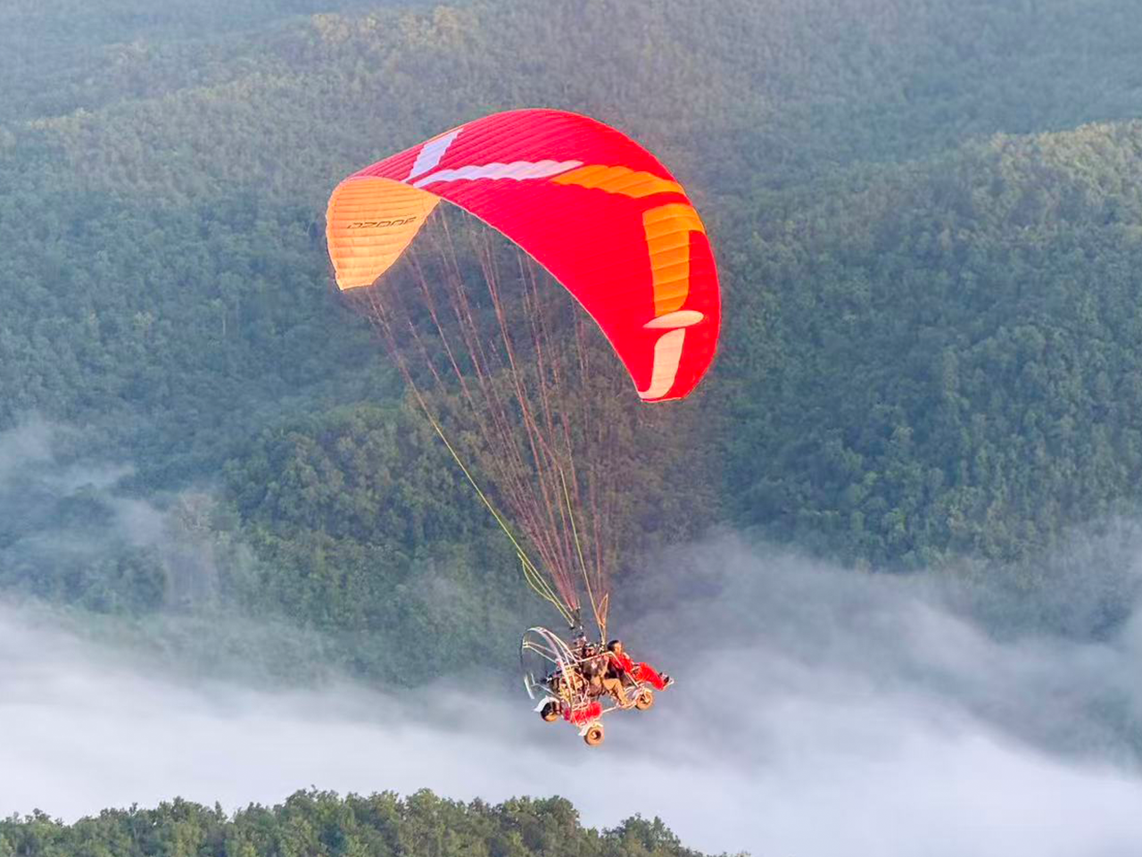 Luang Prabang：Paragliding Flight with Hotel Pickup