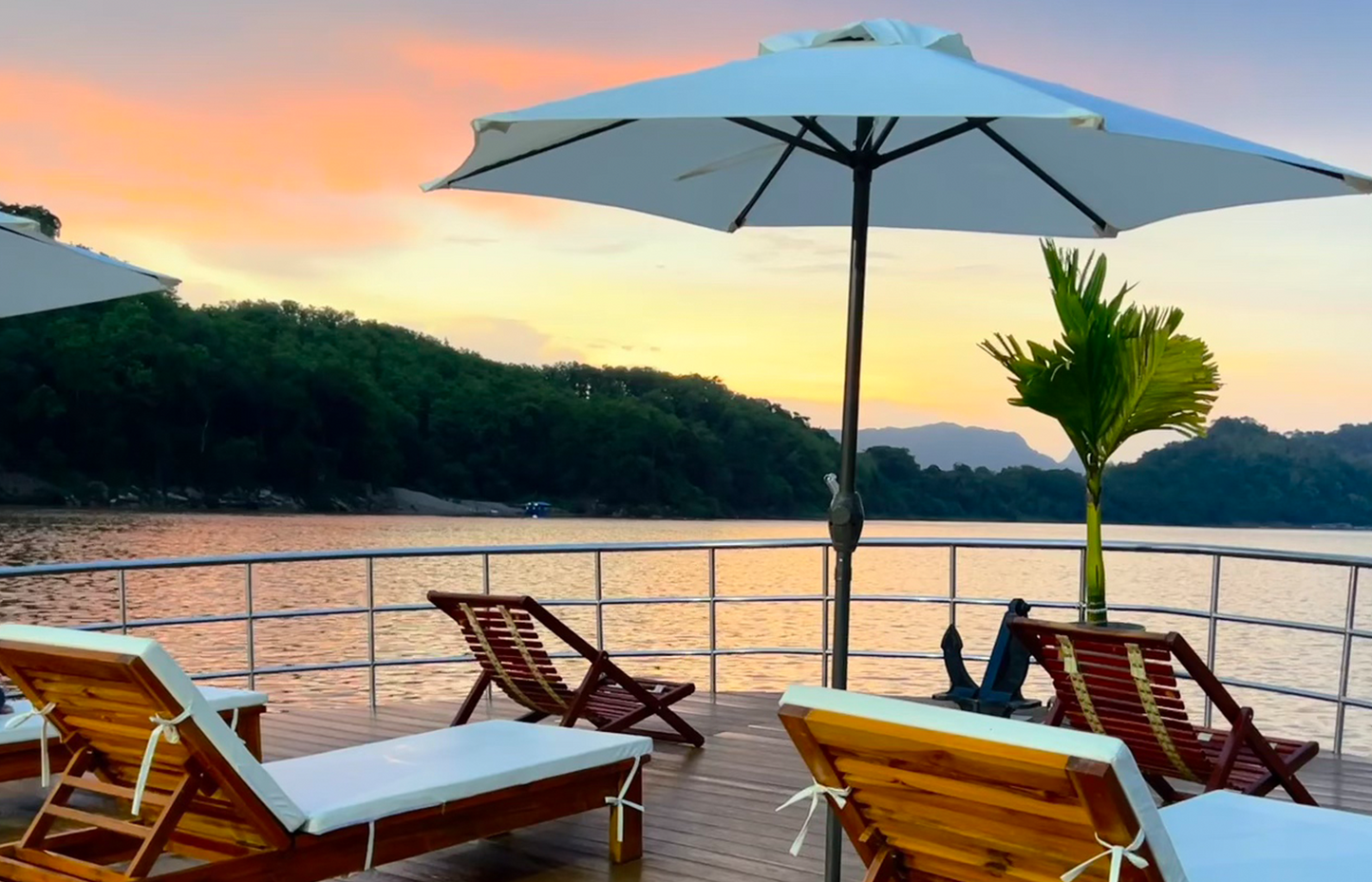 Luang Prabang Half Day Tour with Mekong River Sunset Cruise