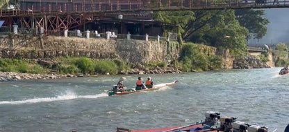 Vang vieng: Longtail boat&Hot Air Balloon&hotel pick-up