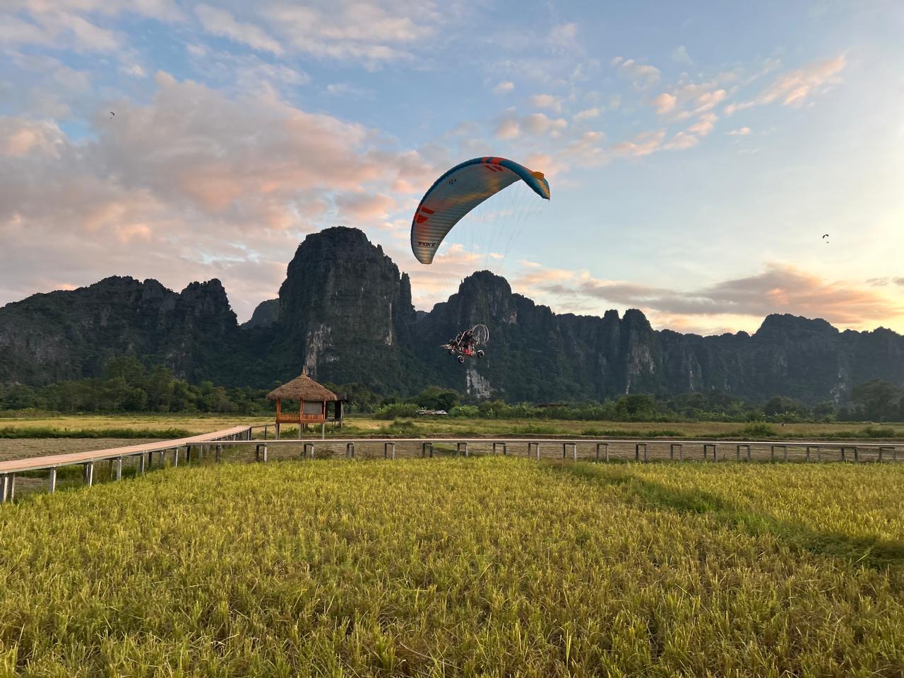 Vang Vieng: Paragliding Experience with Hotel Pickup
