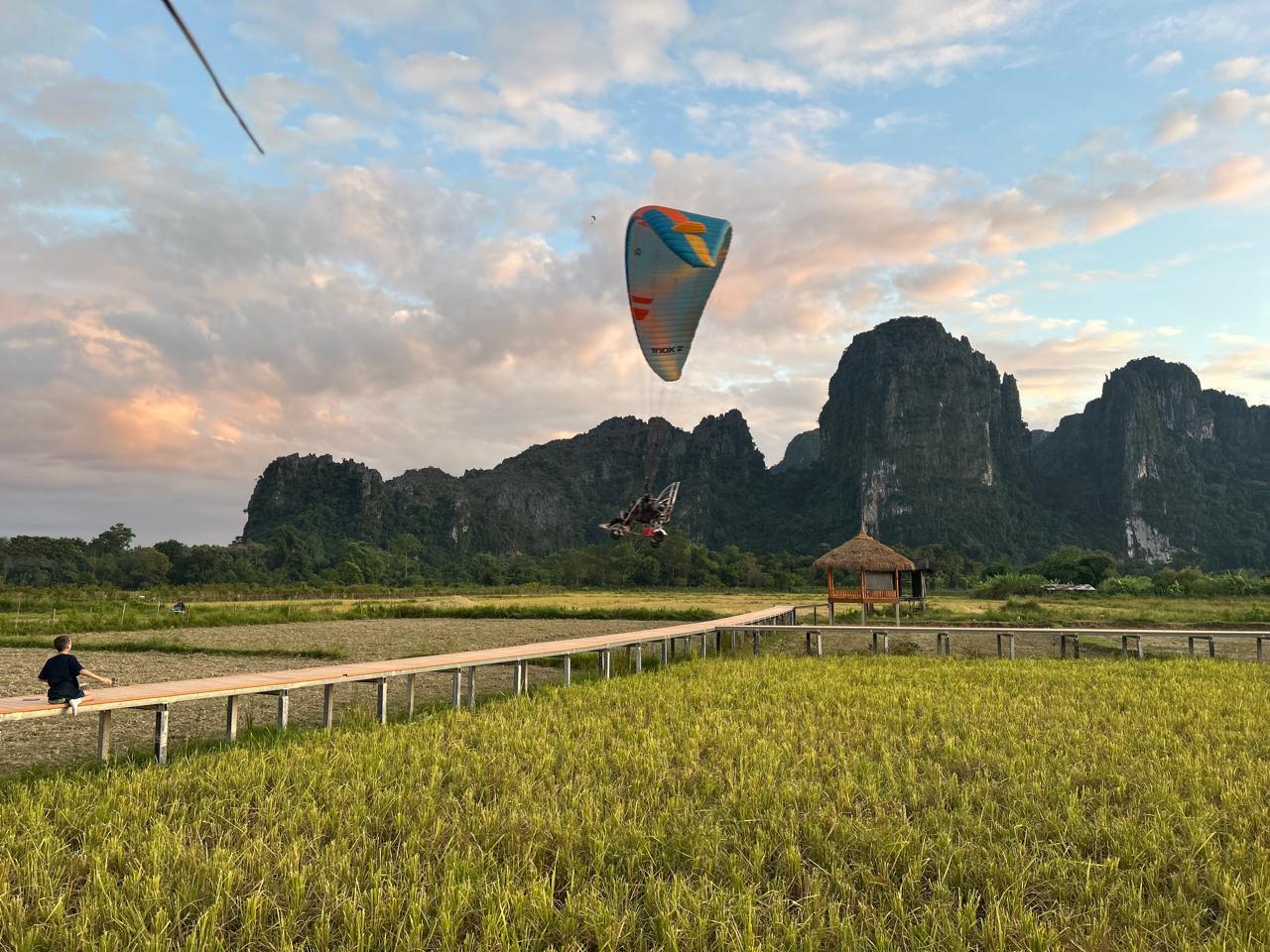 Vang Vieng: Paragliding, 2Caves, Zipline, Kayak, lagoon 3