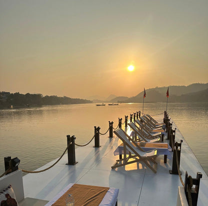 Luang Prabang: Mekong River Sunset Cruise and Dinner