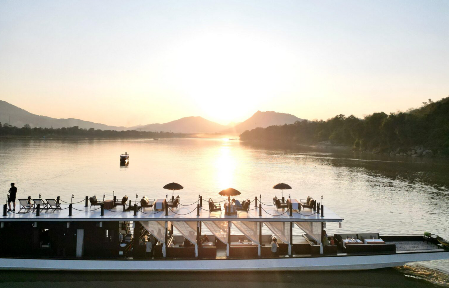 Luang Prabang: Mekong River Sunset Cruise and Dinner