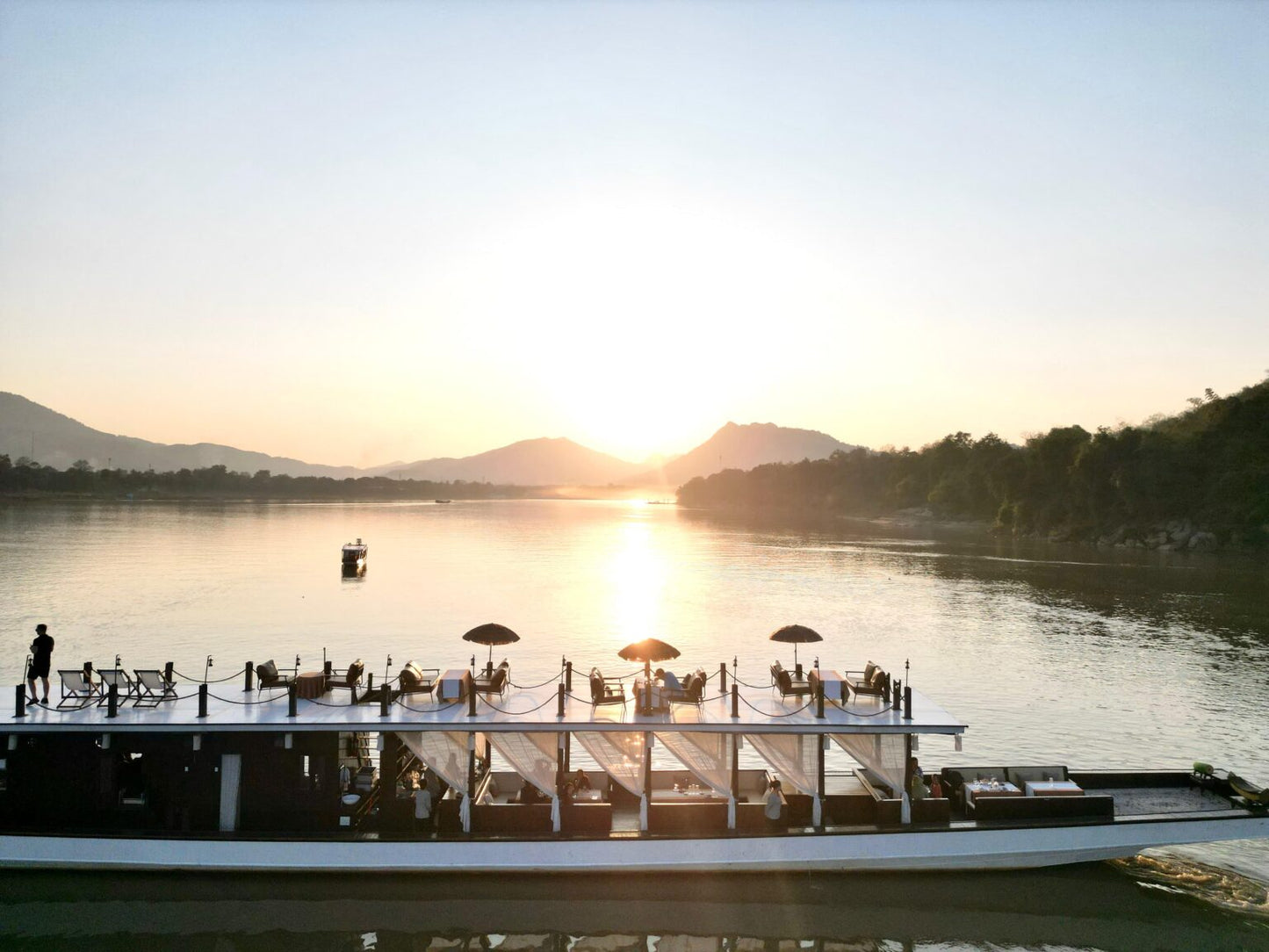Luang Prabang: Mekong River Sunset Cruise and Dinner