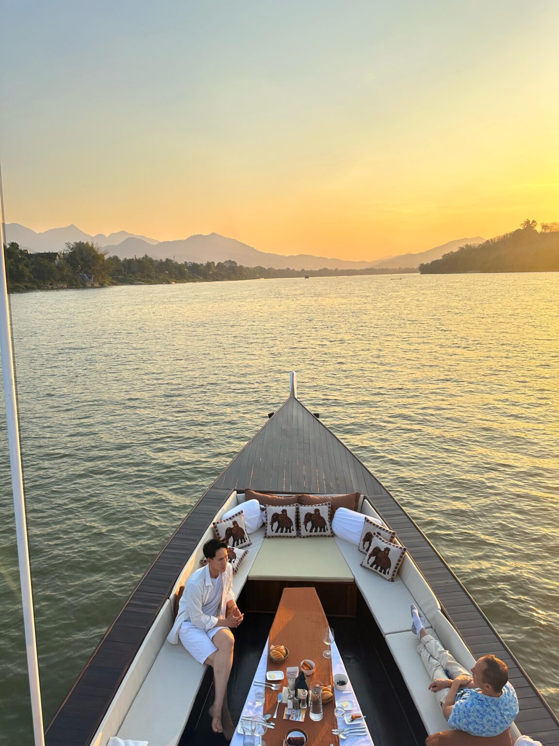 Luang Prabang: Mekong River Sunset Cruise and Dinner