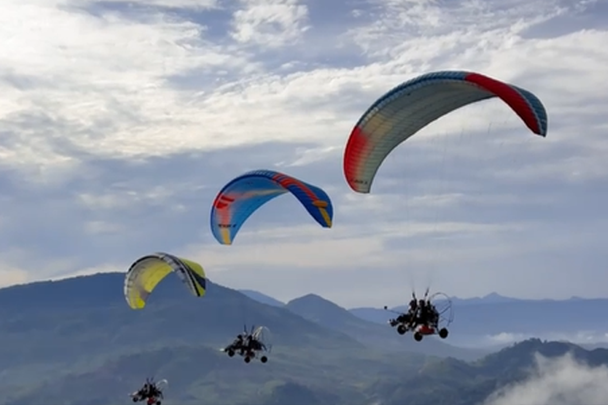 Vang Vieng: Paragliding, 2Caves, Zipline, Kayak, lagoon 3